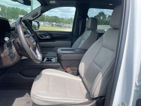 Certified 2023 GMC Yukon XL SLT w/ SLT Luxury Package RWD image 9
