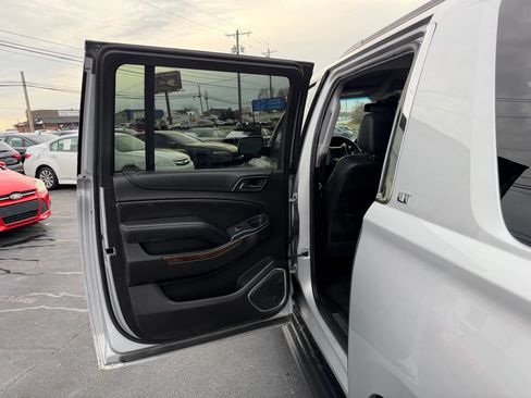 Used 2019 Chevrolet Suburban LT AWD/4WD image 40
