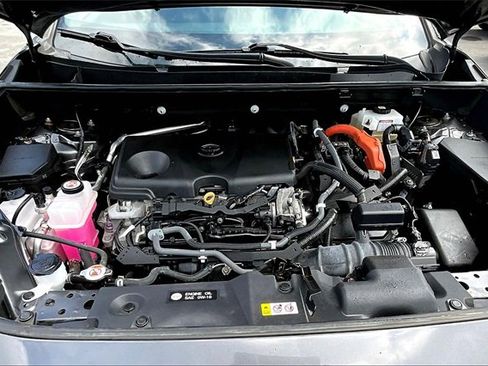 Used 2021 Toyota RAV4 XLE Premium image 18