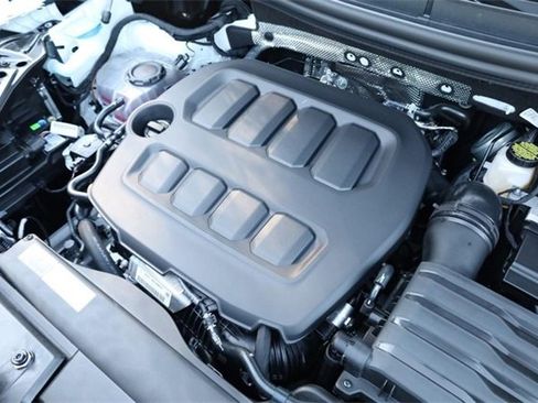 New 2025 Volkswagen Tiguan SE image 26