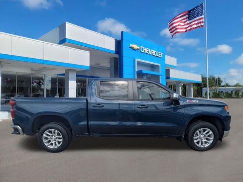 Used 2022 Chevrolet Silverado 1500 LT AWD/4WD image 2