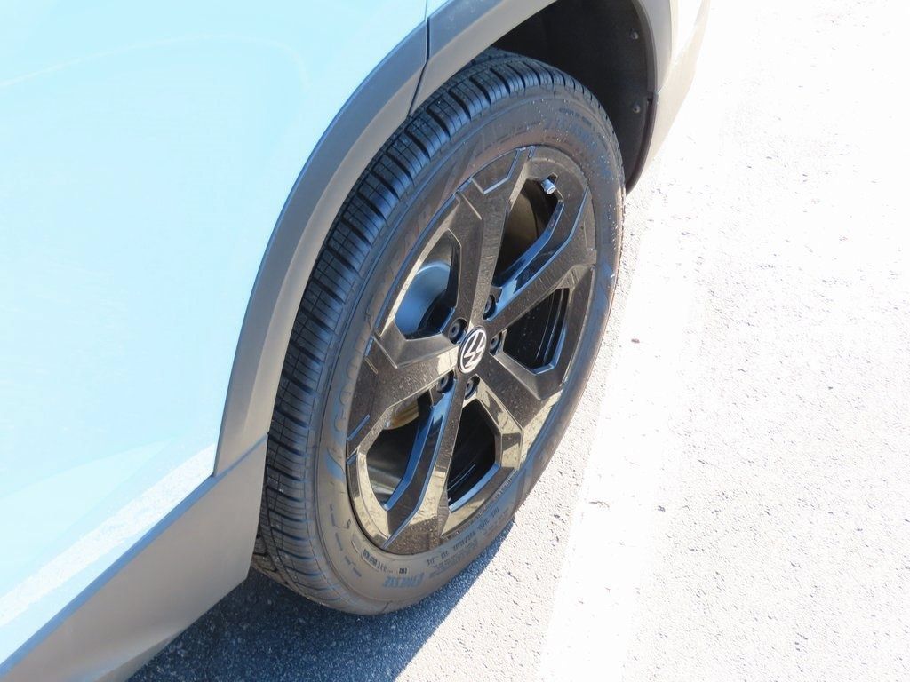 New 2025 Volkswagen Taos SE AWD/4WD image 36