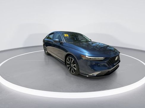 Used 2023 Honda Accord Touring image 2