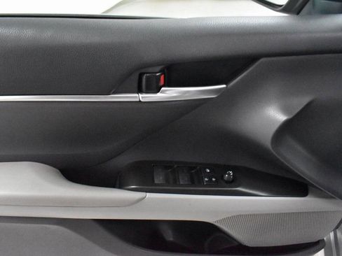 Used 2021 Toyota Camry SE w/ Cold Weather Package image 19