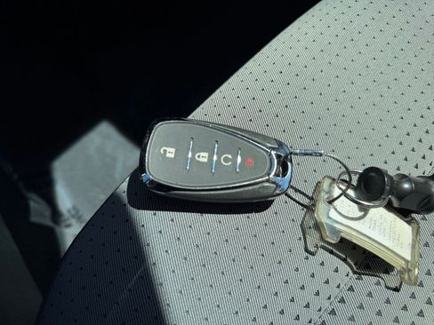 Used 2025 Chevrolet Trax LT image 21