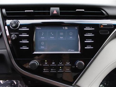 Used 2018 Toyota Camry LE FWD image 18