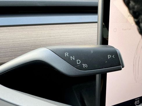 Used 2023 Tesla Model 3 Standard Range image 34