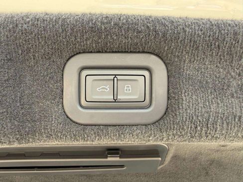 Used 2025 Bentley Flying Spur Speed image 28