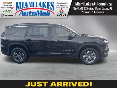 Used 2025 Chevrolet Traverse LT