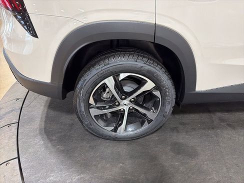 New 2026 Chevrolet Trax RS w/ Sunroof Package FWD image 35