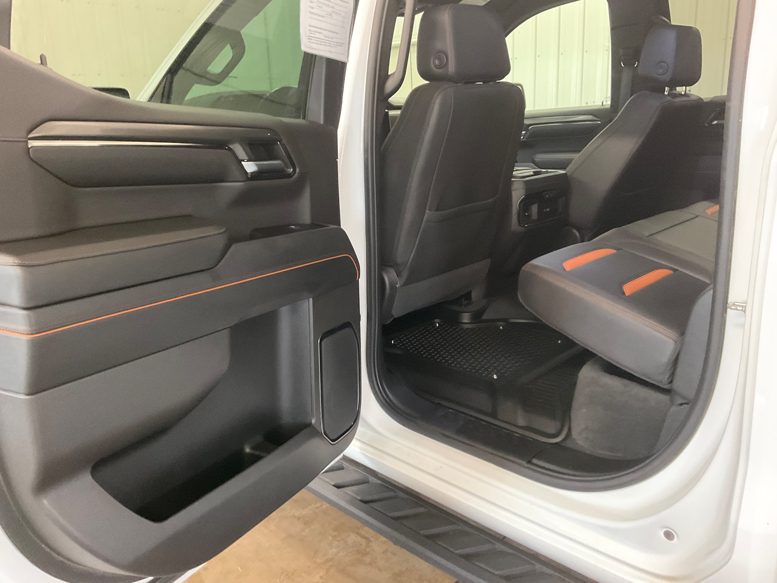 Used 2024 GMC Sierra 1500 AT4 w/ Technology Package AWD/4WD image 17