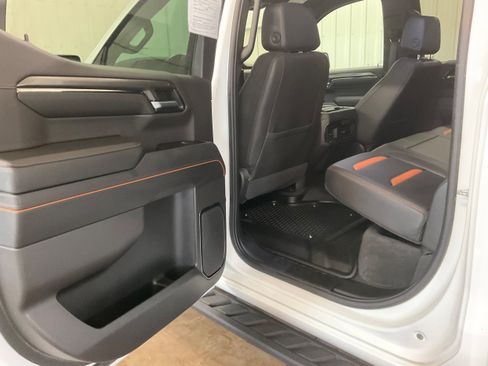 Used 2024 GMC Sierra 1500 AT4 w/ Technology Package AWD/4WD image 17