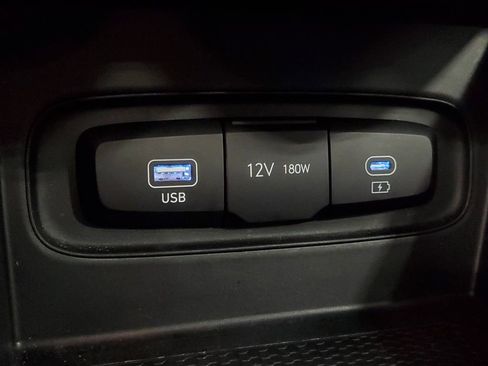 Used 2025 Hyundai Venue SEL FWD image 21