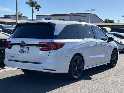Used 2024 Honda Odyssey Sport image 3