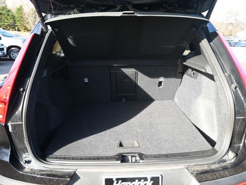 Used 2025 Volvo XC40 B5 Core image 12