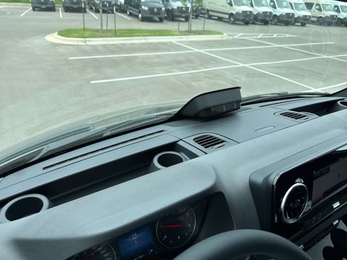 New 2025 Mercedes-Benz Sprinter 2500 image 23