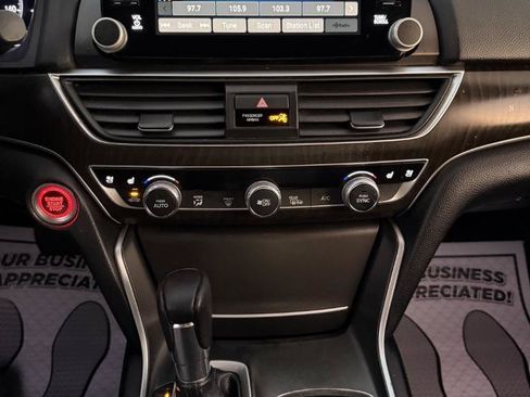 Used 2018 Honda Accord Touring image 15