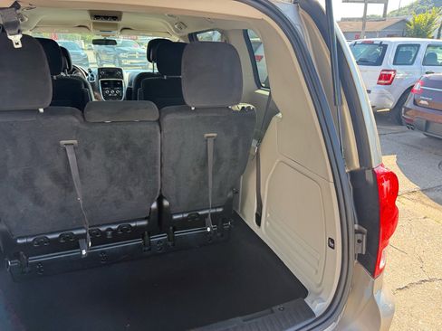 Used 2016 Dodge Grand Caravan SXT image 50
