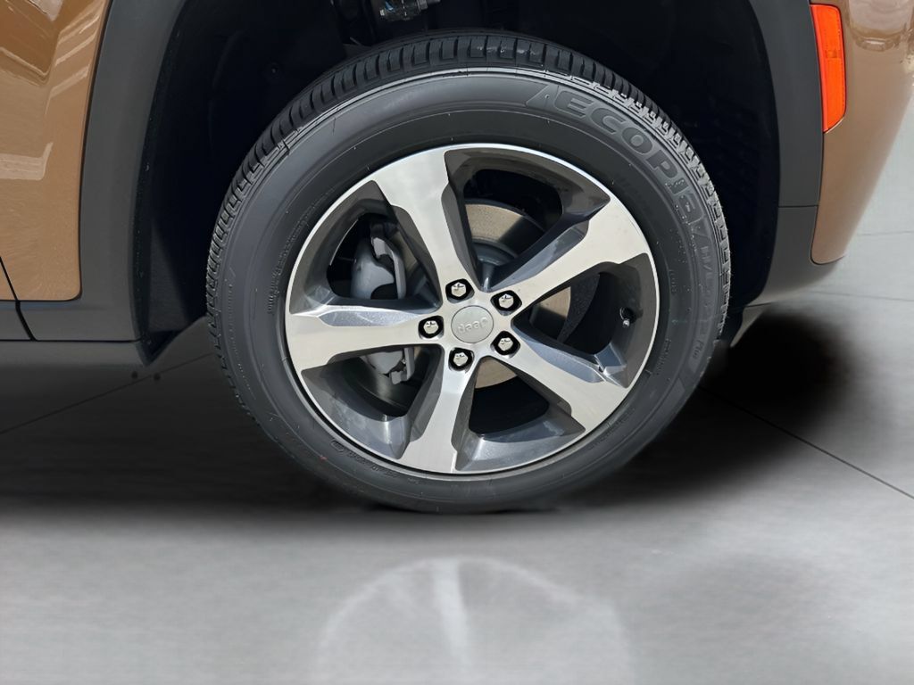 New 2026 Jeep Grand Cherokee Limited RWD image 15