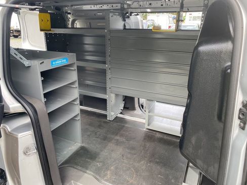 Used 2021 Ford Transit Connect XLT image 30