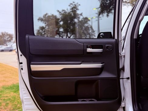 Used 2016 Toyota Tundra SR5 w/ SR5 Upgrade Package image 23