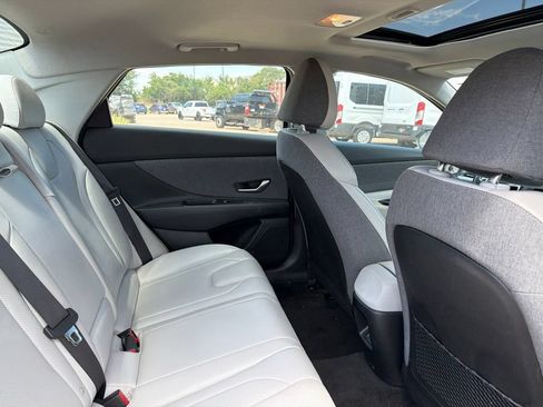 Used 2024 Hyundai Elantra Limited FWD image 16