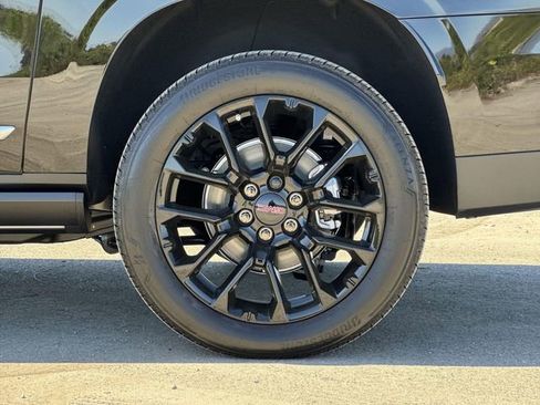 New 2026 GMC Yukon XL Denali w/ Denali Reserve Package image 32