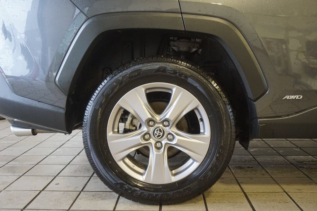 Used 2025 Toyota RAV4 XLE AWD/4WD image 28