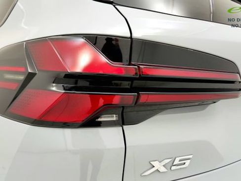 Used 2025 BMW X5 xDrive40i w/ M Sport Package AWD/4WD image 27