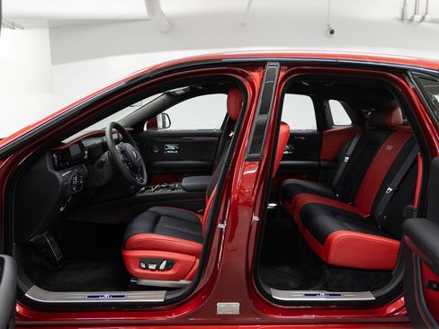 Used 2025 Rolls-Royce Ghost Black Badge image 36