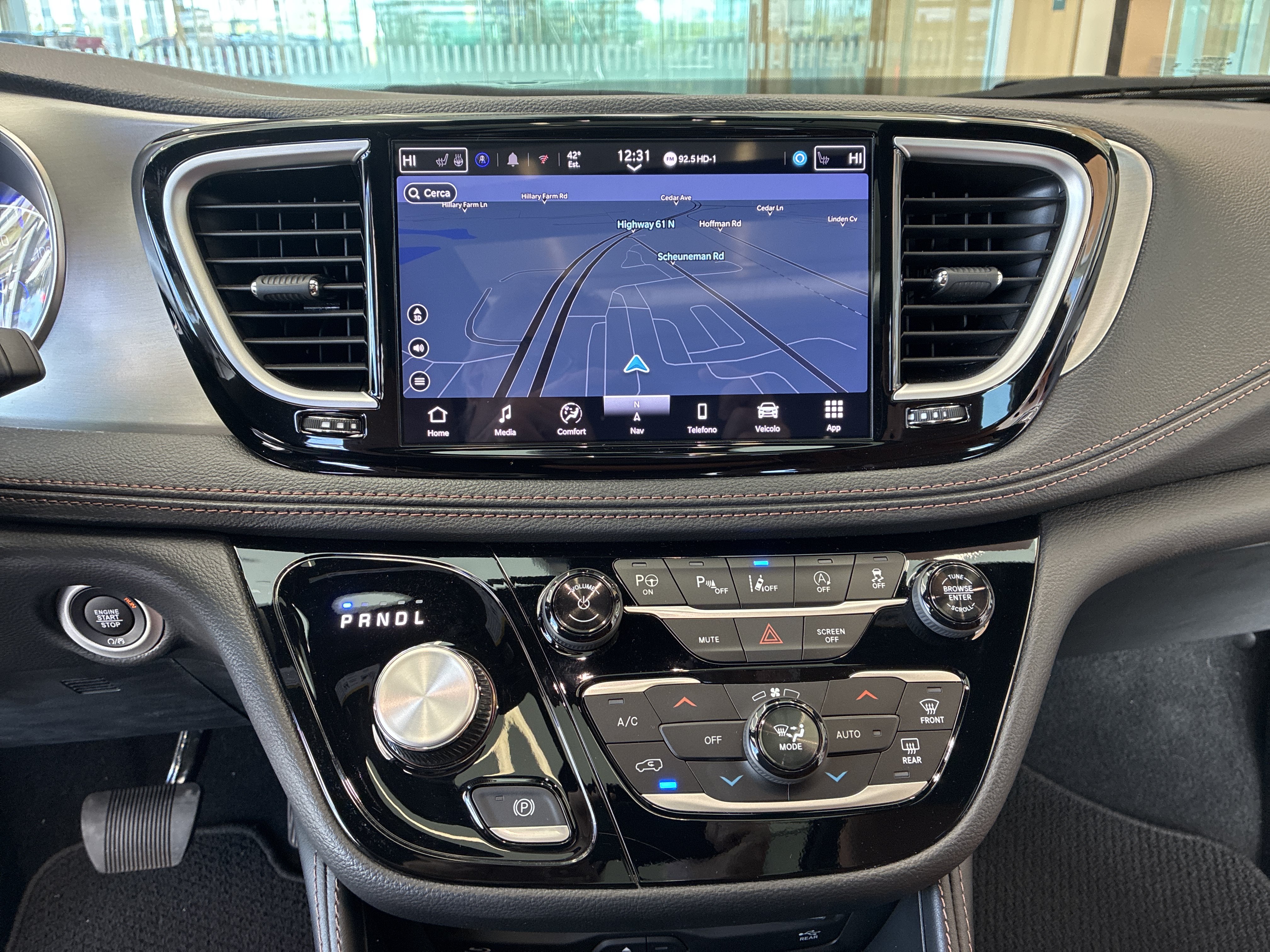 Certified 2024 Chrysler Pacifica Pinnacle w/ Trailer Tow Group AWD/4WD image 31