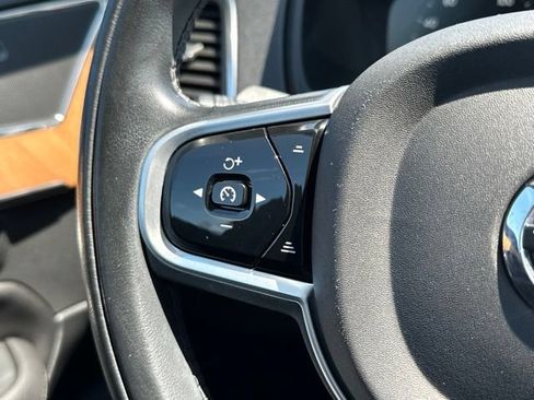 Certified 2022 Volvo XC90 T6 Momentum w/ Climate Package AWD/4WD image 28