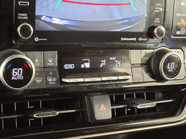 Used 2022 Toyota Highlander XLE AWD/4WD image 20