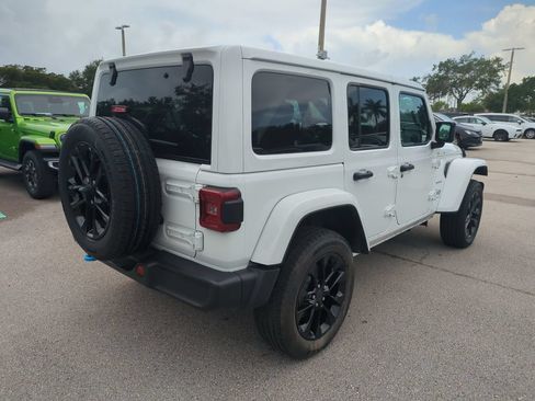 Used 2024 Jeep Wrangler Unlimited Sahara AWD/4WD image 6