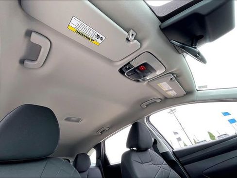 Certified 2025 Hyundai Tucson SE FWD image 22