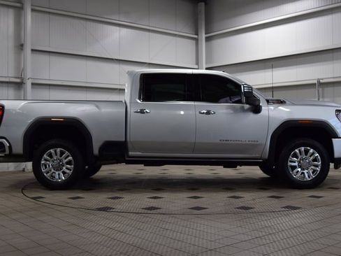 Used 2022 GMC Sierra 3500 Denali w/ Denali Ultimate Package image 9