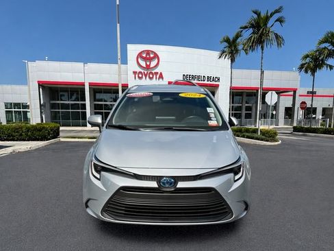 Used 2024 Toyota Corolla LE FWD image 2