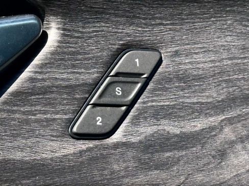 Used 2023 Jeep Grand Cherokee L Limited w/ Black Appearance Package image 18