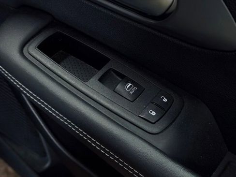 Used 2025 Chrysler Pacifica Select FWD image 15