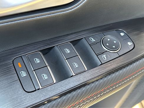 New 2026 Nissan Kicks SR w/ Cold Weather Package FWD image 19