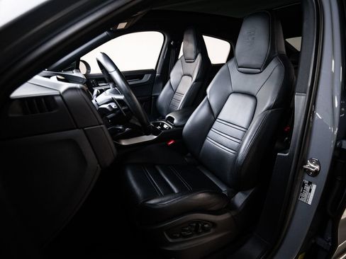 Certified 2024 Porsche Cayenne Coupe AWD/4WD image 5