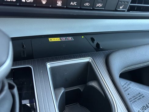 Used 2025 Toyota Sienna XLE image 20