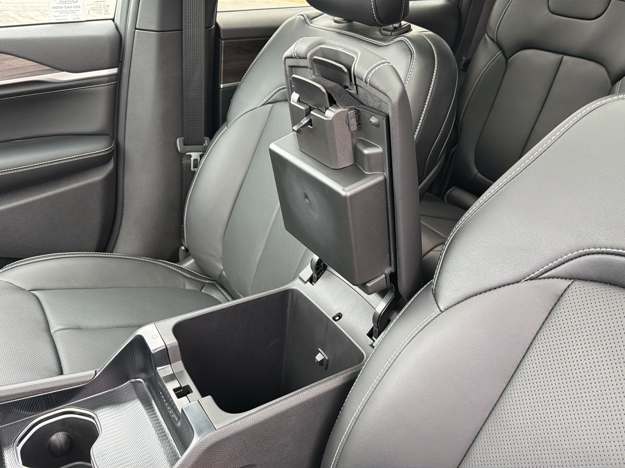 New 2027 Jeep Grand Cherokee Limited AWD/4WD image 18