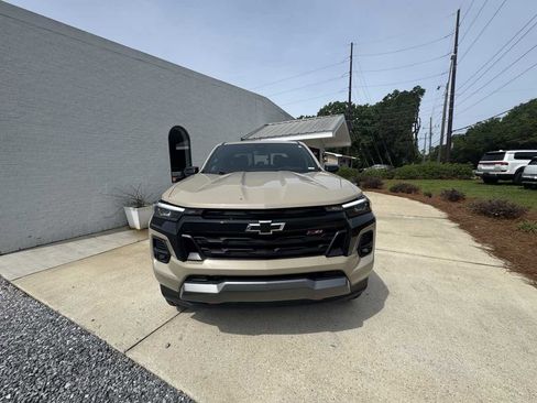 Used 2023 Chevrolet Colorado Z71 AWD/4WD image 3