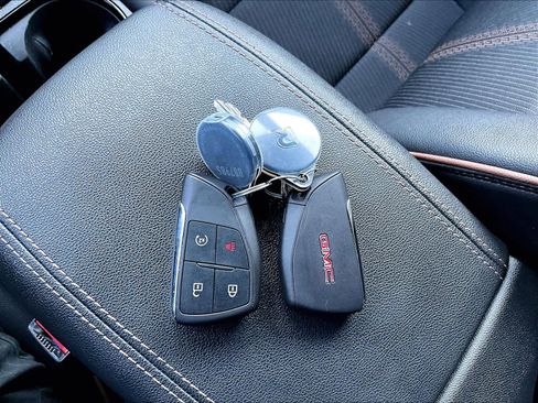 Used 2023 GMC Canyon AT4 w/ Technology Package image 12