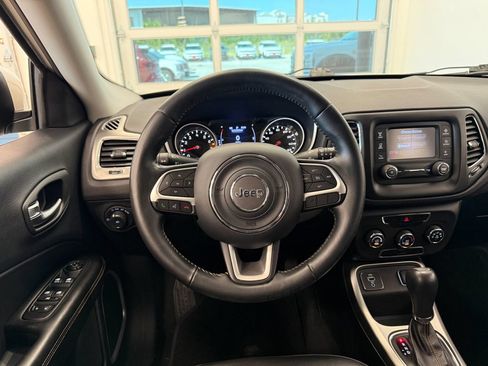 Used 2018 Jeep Compass Latitude FWD image 16