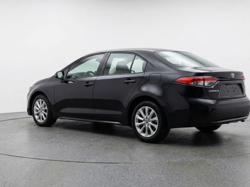 Used 2025 Toyota Corolla LE image 6