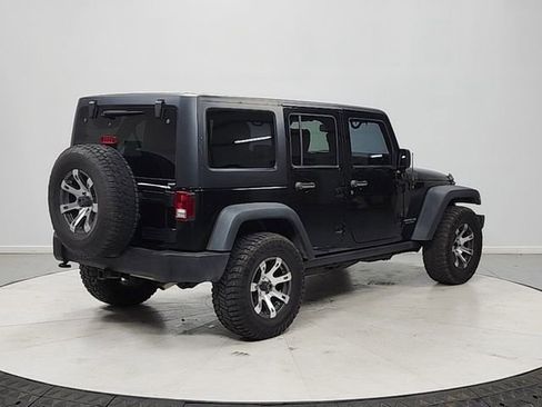 Used 2015 Jeep Wrangler Unlimited Rubicon w/ Connectivity Group image 7