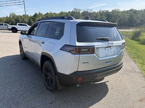 New 2026 Jeep Cherokee Laredo w/ MOPAR Finishing Package AWD/4WD image 3