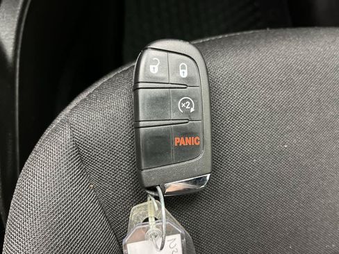 Used 2020 Jeep Renegade Latitude w/ Cold Weather Group FWD image 24